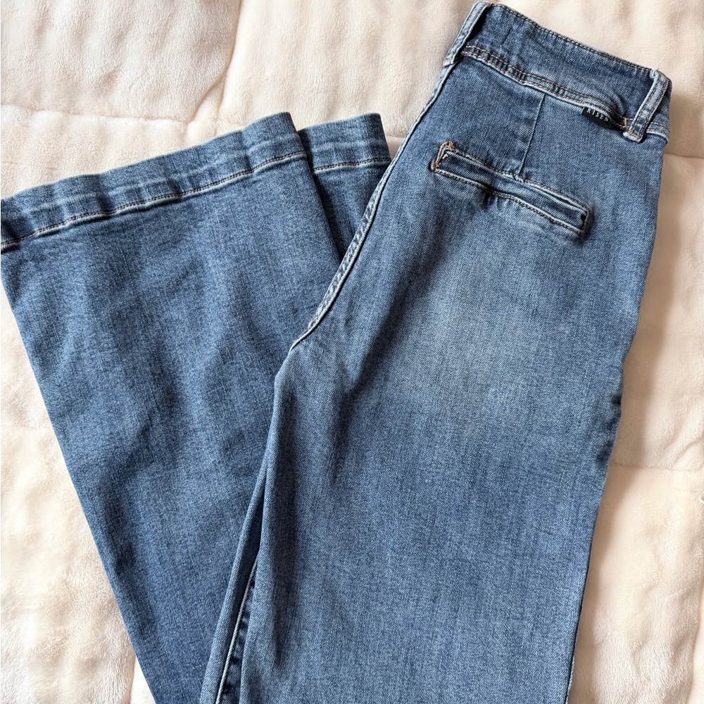 Classic Women's Flare Jeans in Medium Blue
